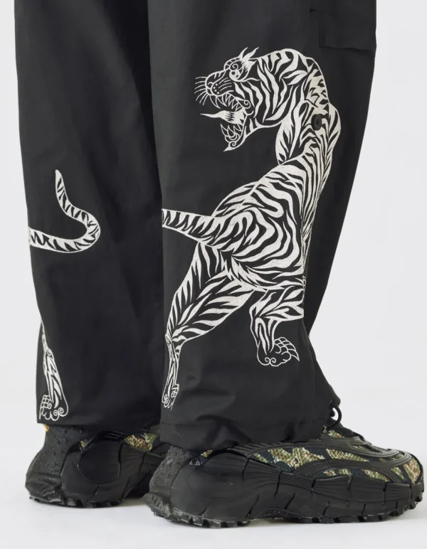 Maharishi Original Snopants*4282 Duelling Tigers Embroidered Loose Snopants® Black